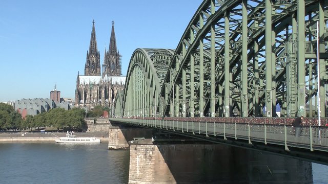 k&ouml;ln dom mit hohenzollernbr&uuml;cke und Rhein