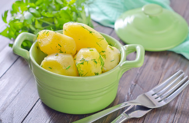 boiled potato in green bowl