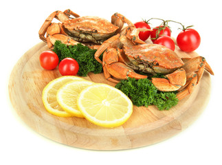 Boiled crabs with lemon slices and tomatoes,