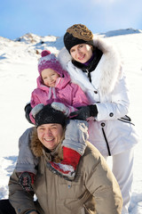 Fototapeta na wymiar Family in the winter