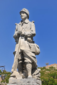 Statua dedicata ai caduti