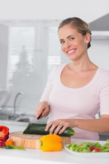 Obraz na płótnie Canvas Woman cutting vegetables