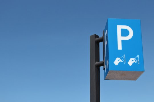 Schild an einem Parkscheinautomat in den Niederlanden