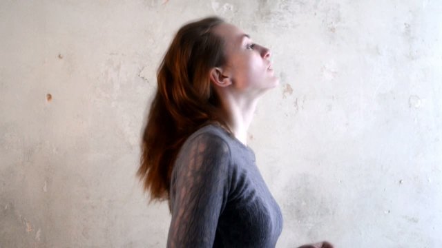 Woman posing with open Hair