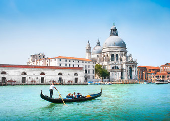 Naklejka na ściany i meble Gondola na Canal Grande z Santa Maria della Salute, Wenecja
