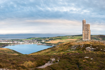 Fototapeta na wymiar Milner jest Wieża i Port Erin Bay