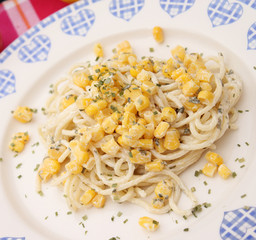 Nudelsalat mit Mais