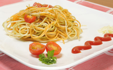 spaghetti with tomato and spices, olive oil
