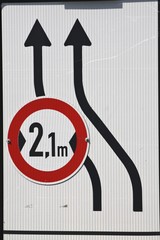 Deutsches Verkehrszeichen: Verschwenkungstafel