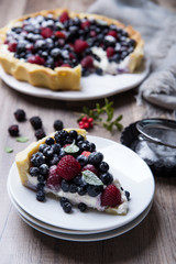 tart with berries