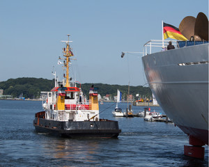 Hafenschlepper in Aktion