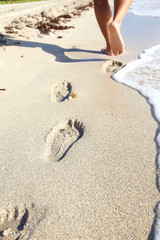 Fototapeta na wymiar Kroki na plaży.