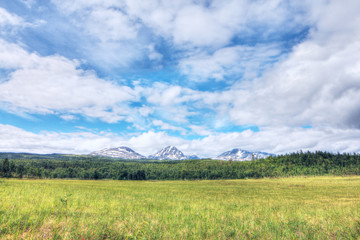 Obraz premium Meadow and mountains