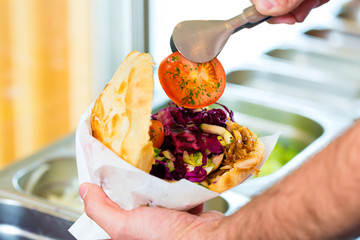 Kebab - heißer Döner mit frischen Zutaten