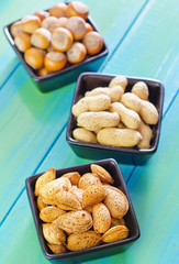 nuts in the black bowls