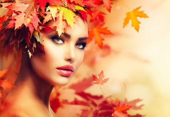 Naklejka premium Autumn Woman Portrait. Beauty Fashion Model Girl