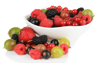 Fototapeta na wymiar Ripe berries in bowl isolated on white