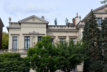 Fototapeta na wymiar Zobacz na starym budynku w Berchem, Belgia.