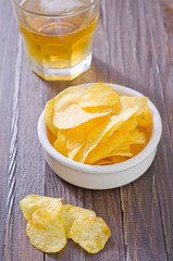 chips from potato with beer