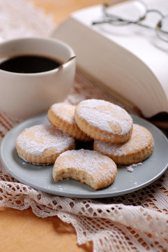 biscotti algerini con zuchero a velo - ricetta siciliana