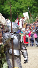 fête médiévale - chevalier en armure