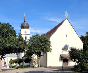 Fototapeta na wymiar St. Michael Kirche in Titting