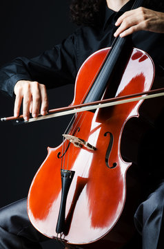 Hands playing cello at the concert
