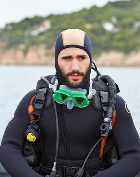 Young man getting ready for scuba diving
