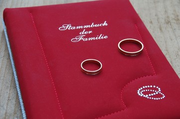 Stammbuch der Familie und Eheringe
