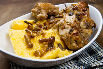 coniglio, polenta e funghi