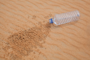 Fototapeta na wymiar bottle in the desert