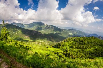Obraz premium Skyline from a mountain peak in the summer