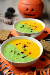 Zweifarbige Gemüsesuppe