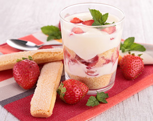 strawberry tirumisu