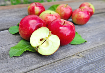 Fresh apples on the wooden bench