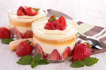 strawberry tirumisu