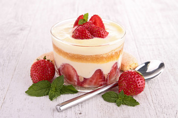 strawberry tirumisu