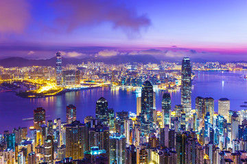Skyline van Hong Kong bij zonsopgang