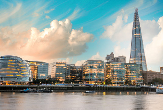 Fototapeta London Cityscape, including City Hall, seen from Tower Bridge at