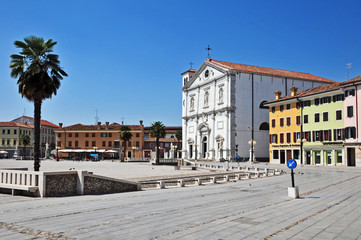 Fototapeta na wymiar Palmanova in Friuli, Piazza Grande e duomo - Udine