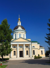 Fototapeta na wymiar Cerkiew w stylu klasycznym