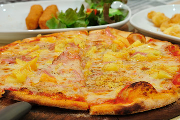 Pizza with ham