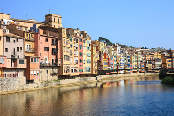 Fototapeta na wymiar Scenic widok europian mieście w pobliżu wody
