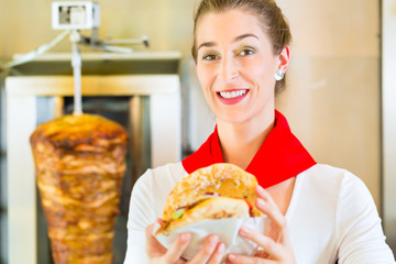 Kebab - heißer Döner mit frischen Zutaten