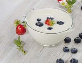 Yogurt with berries