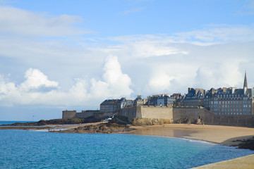 Fototapeta premium Beach in St Malo old toen, Brittany, France
