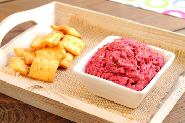Beetroot and chickpea hummus with crackers