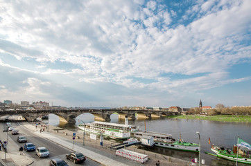 Fototapeta na wymiar view of the river Elbe in Dresden