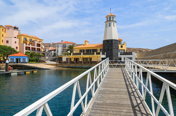 Obraz premium Wooden footbridge marina boats yachts lighthouse, Madeira island