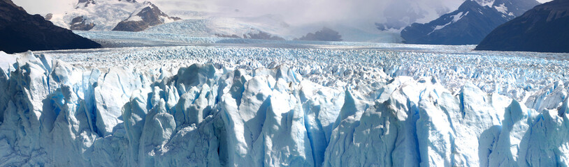 Panoramic view of the Perito Moreno Glacier in Patagania © piccaya